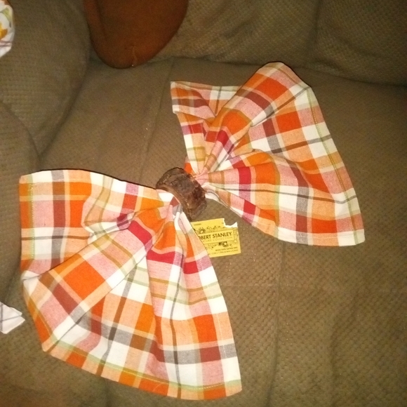 Set of 4 cloth napkins and set of four rustic wooden rings - Picture 4 of 6